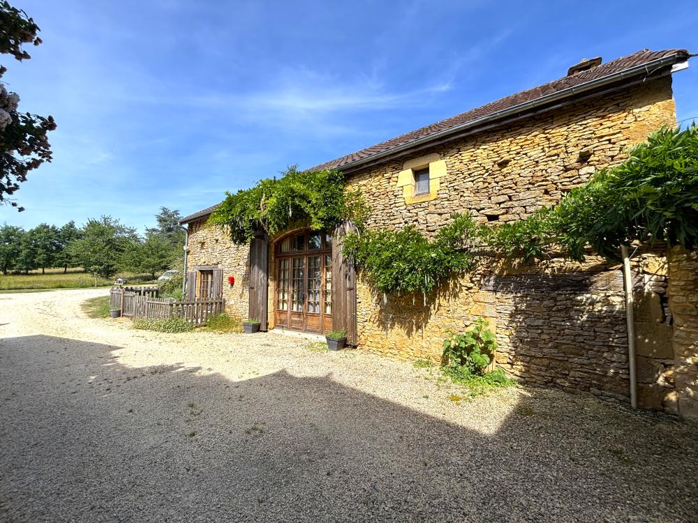 La Grange du Poncet is a massive former barn, fully converted as a gite