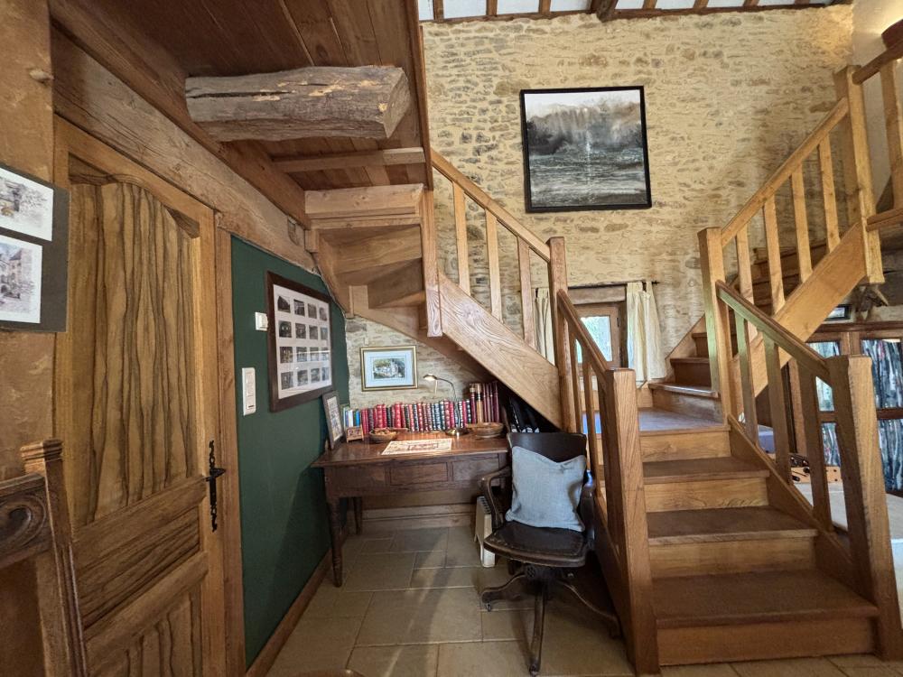 It also offers a desk 