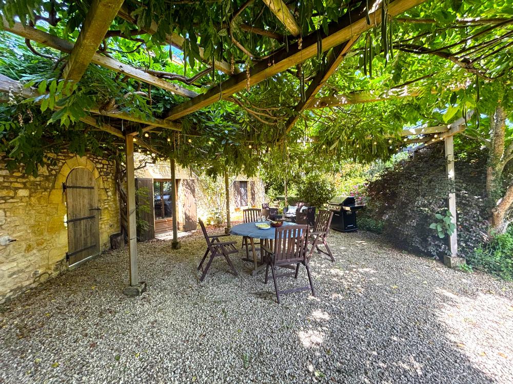 The terrace is covered from the wisteria and remains very cool 