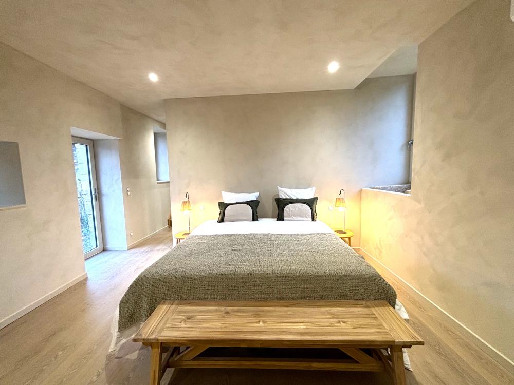 The 3th ensuite bedroom LA DONZELLE at lower level ( at Kitchen's side)