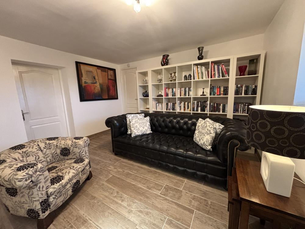 The separate flat on the groundfloor - the living room 
