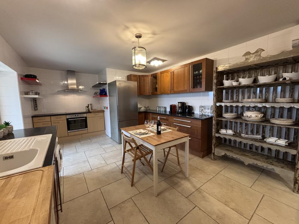 The separate flat on the groundfloor - the kitchen