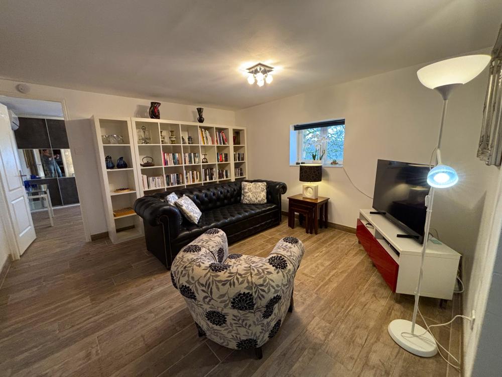 The separate flat on the groundfloor - the living room 
