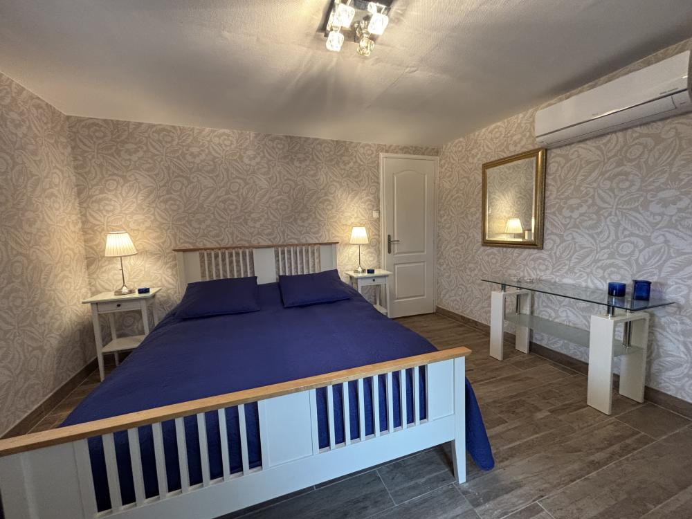 The separate flat on the groundfloor  - the double bedroom