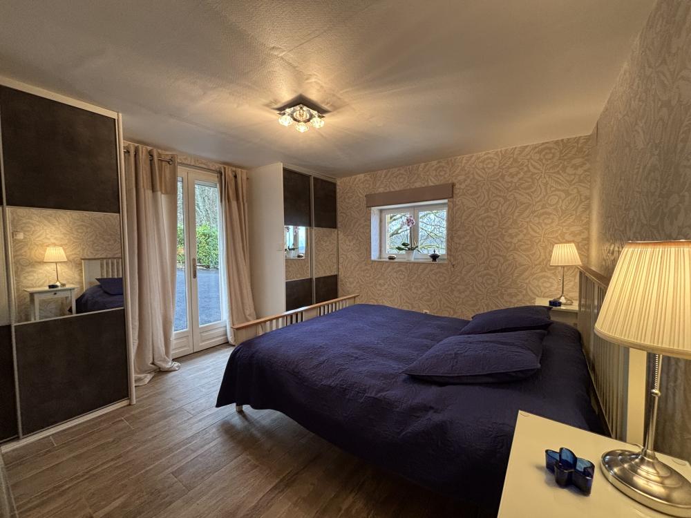 The separate flat on the groundfloor - the double bedroom 
