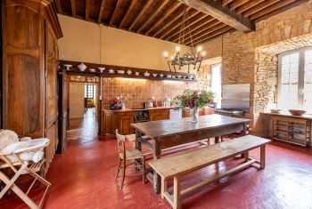 The very well fitted kitchen 