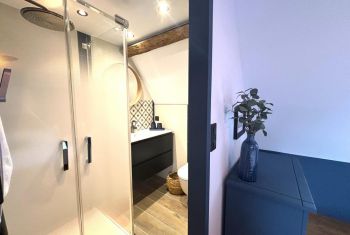 it enjoys an esnuite shower room with cabin and toilet 