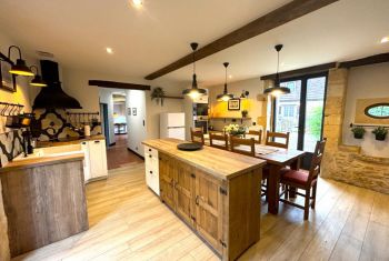 the superbly fitted kitchen 