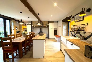 the superbly fitted kitchen 