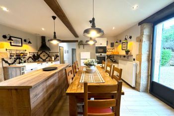 the superbly fitted kitchen 