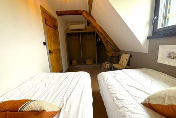 the twin bedroom 