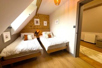 the twin bedroom 