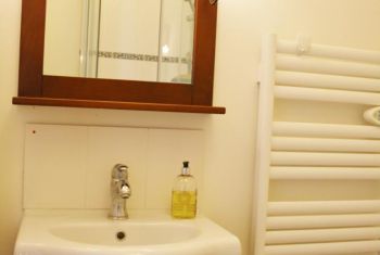 with en suite shower room