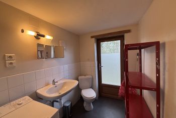 the separate shower room under the terrace area 