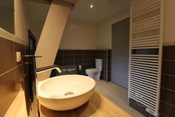Beynac tabacco barn - the shower room at 1st floor