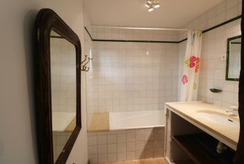 It has an ensuite shower room 