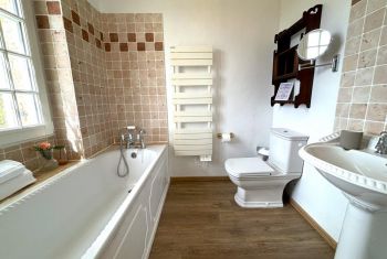 with en suite bathroom