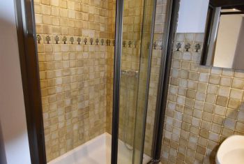 with en suite shower room