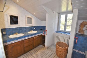 with en suite bathroom