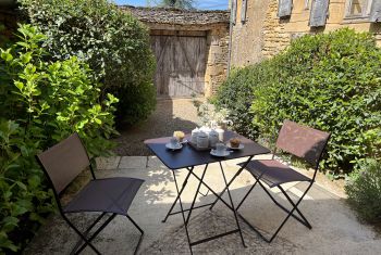 La Bergerie - the kitchen's terrace area 