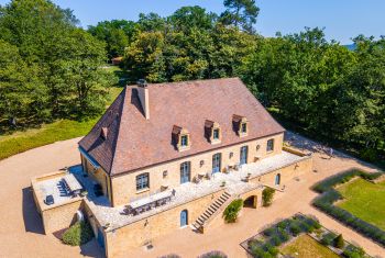 The Manor enjoys a 100sqm terraced area overlooking the valley 