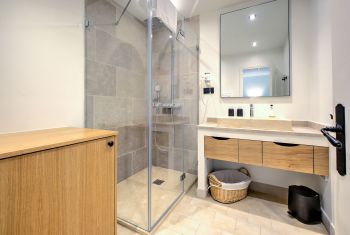 Dar Diaf - the ensuite shower room 