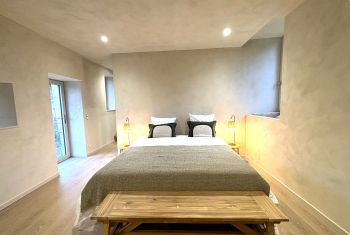 The 3th ensuite bedroom LA DONZELLE at lower level ( at Kitchen's side)