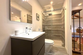 and its ensuite shower room 