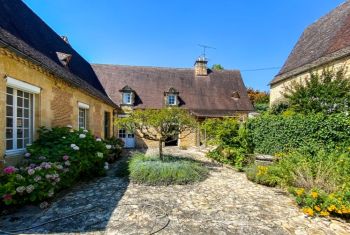 the flowered yard between the main Manor house and the Guests house 