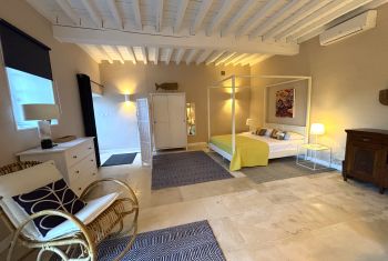 The Guests House offers a large accomodation for 2 guests