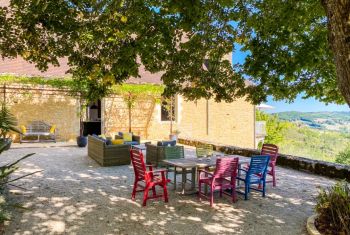The dining area, overlooking the pool and the panorama