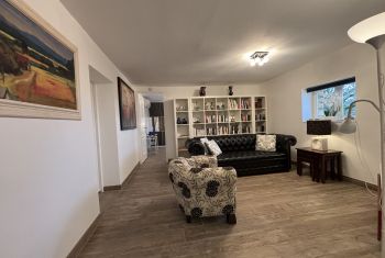The separate flat on the groundfloor - the living room 