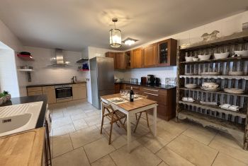 The separate flat on the groundfloor - the kitchen