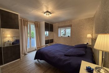 The separate flat on the groundfloor - the double bedroom 