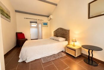 The guests's bedroom 